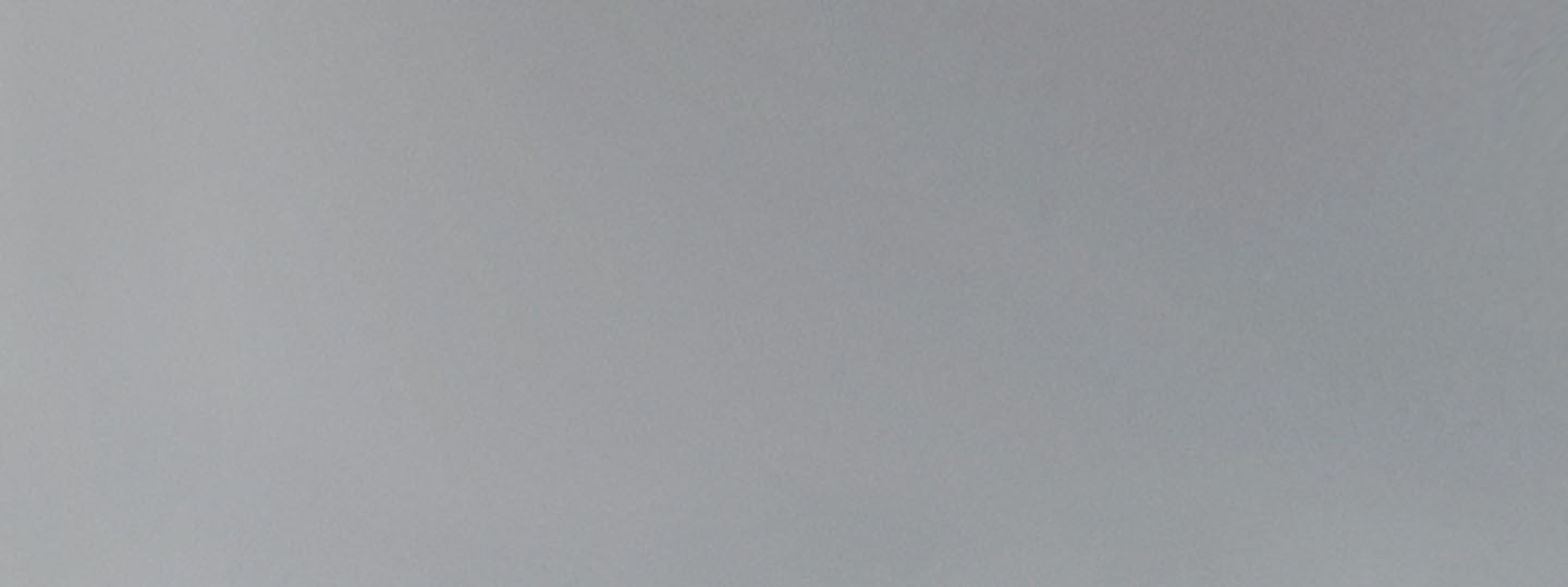 Soft gray gradient banner for the MUTHA winter body care collection.